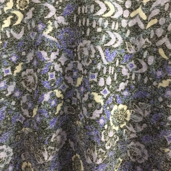 🎉💕BEAUTIFUL BNWT LULAROE XS RANDY TOP💕🎉 - Picture 2 of 8